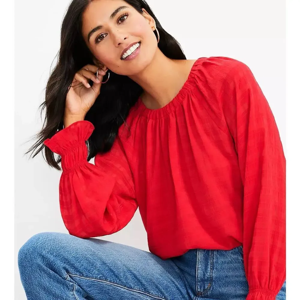 New with tags Womens Red Puff Smocked Cuffed Top Size Small‎